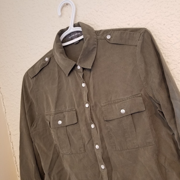 Alexander Jordan Button-Up - Picture 2 of 5